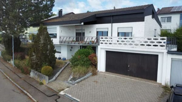 Immobilie in Herbrechtingen - Wohnen mit Weitblick - Einfamilienhaus mit ELW in traumhafter Panoramalage von Herbrechtingen - Bild 0
