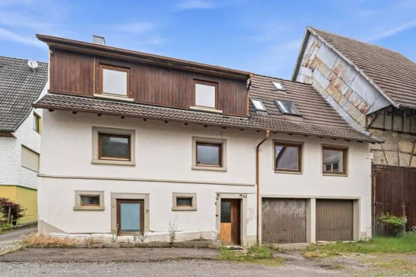 Immobilie in Eutingen im Gäu - Charmantes Einfamilienhaus mit Potenzial - renovierungsbedürftig und bereit für neue Ideen - Bild 0