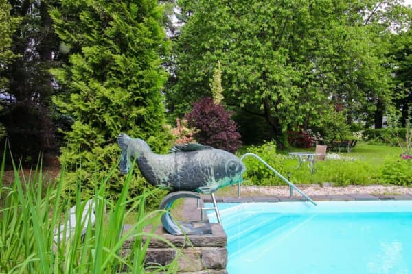 Immobilie in Oberlungwitz - Wohnen mit Geschichte: 4-Raum-Wohnung in besonderer Villa mit parkähnlichem Garten und Pool! - Bild 3
