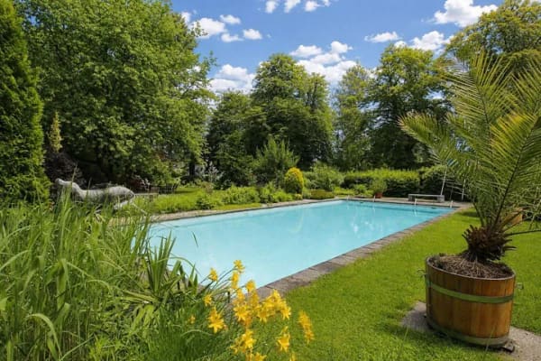 Immobilie in Oberlungwitz - Wohnen mit Geschichte: 4-Raum-Wohnung in besonderer Villa mit parkähnlichem Garten und Pool! - Bild 4