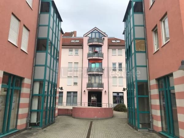 Immobilie in Wurzen - großz. 2-Raum-ETW, 2 Balkone und TGSPL, mit Mietpotential, in Zentrumsnaher Lage, JNKM 4.140,- € - Bild 2