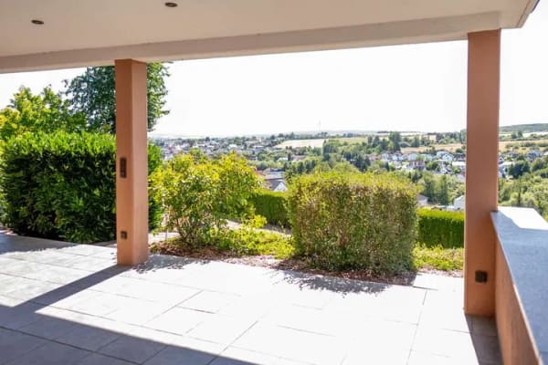Immobilie in Elz - Großzügiges EFH /2FH mit tollem Garten und traumhafter Fernsicht in Bestlage - Nähe Limburg in Elz - Bild 2