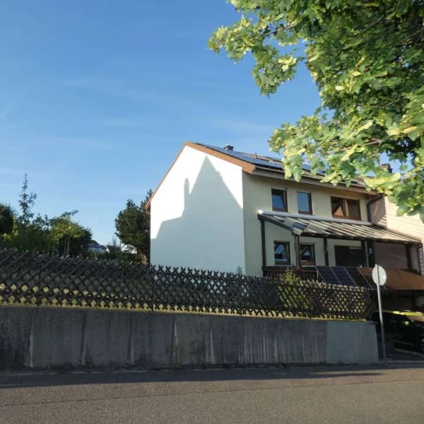 Immobilie in Straubenhardt - Straubenhardt-Conweiler - großzügige Doppelhaushälfte mit schönem Garten u. Einzelgarage! - Bild 0