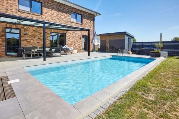 Immobilie in Wensin - Wohnen wie im Urlaub – Familienvilla mit Pool, Sauna & Whirlpool - Bild 1
