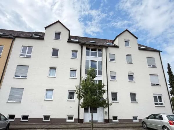 Immobilie in Sulzbach-Rosenberg - Sanierte 3-Zi-Traumwohnung mit herrlicher Aussicht, Balkon und Carport - Bild 0