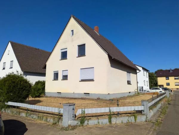 Immobilie in Lambsheim - Freistehendes Ein-/Zweifamilienhaus mit 150 m² Wfl und 499 m² Grundstück – provisionsfrei Lambsheim - Bild 1