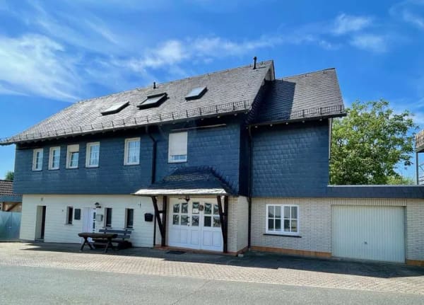 Immobilie in Singhofen - Attraktives Zweifamilienhaus, mit Einliegerwohnung,  sehr hübschem Garten und Garage  in Singhofen - Bild 0
