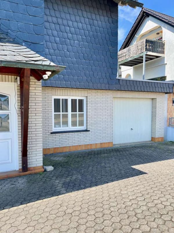 Immobilie in Singhofen - Attraktives Zweifamilienhaus, mit Einliegerwohnung,  sehr hübschem Garten und Garage  in Singhofen - Bild 2