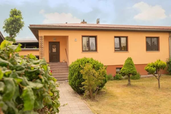 Immobilie in Templin - Bezugsfreie Doppelhaushälfte mit Gartenterrasse am Stadtrand nahe Kanal, Waldhof und Bürgergarten - Bild 0
