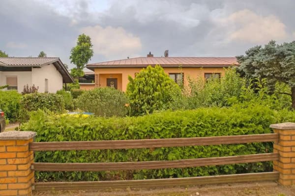 Immobilie in Templin - Bezugsfreie Doppelhaushälfte mit Gartenterrasse am Stadtrand nahe Kanal, Waldhof und Bürgergarten - Bild 2