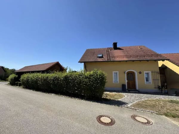 Immobilie in Waffenbrunn - Einfamilienhaus im Grünen | 119 m² Wohnfläche | 849 m² Grundstück | 2 Garagen - Bild 1