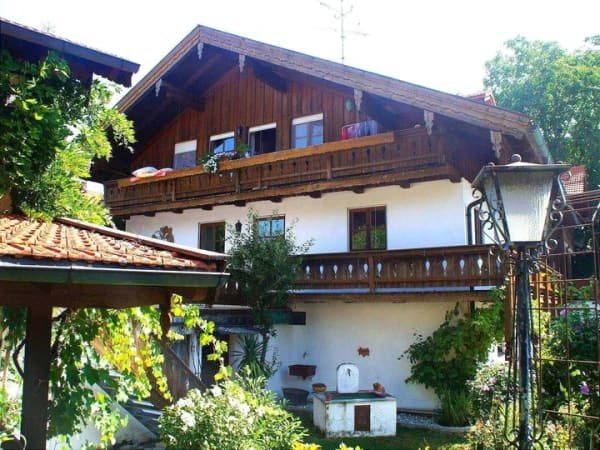 Immobilie in Aying - Wunderschönes Mehrfamilienhaus in Großhelfendorf! Völlig ruhig! Anlageobjekt! Eigennutzung! Pool, Sauna, Gartenhaus, Wintergarten, 3 Garagen,Werkstatt - Bild 0