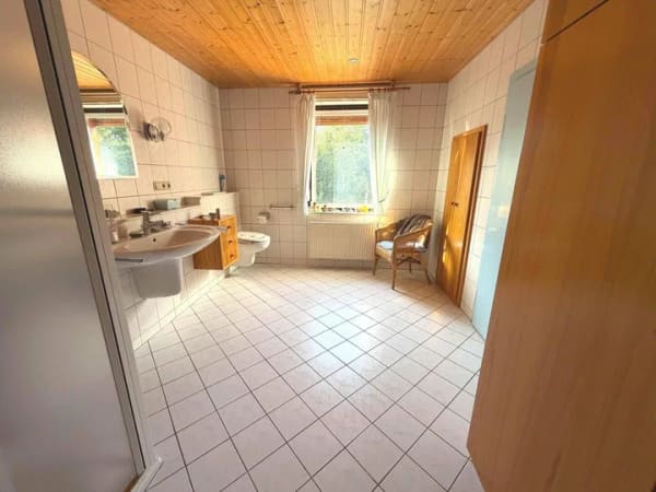 Immobilie in Riegelsberg - Gepflegtes Reihenmittelhaus mit Balkon, Wärmepumpe und Entwicklungspotenzial in Walpershofen - Bild 2