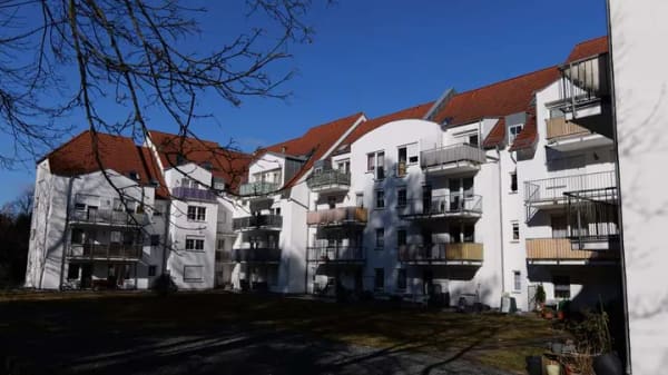Immobilie in Auerbach/Vogtland - Kompakt, clever, komplett – 1 Zimmer mit Balkon & TG - Bild 1