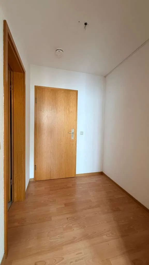 Immobilie in Auerbach/Vogtland - Kompakt, clever, komplett – 1 Zimmer mit Balkon & TG - Bild 3