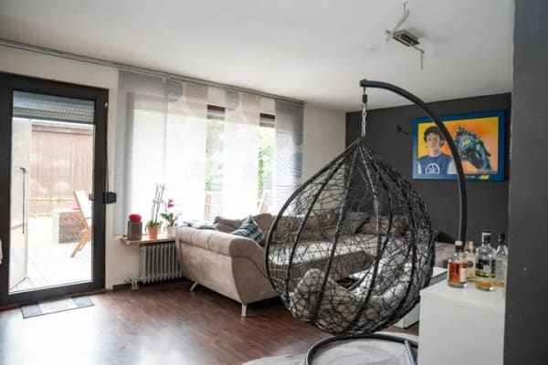 Immobilie in Leonberg - Viel Platz für die Familie: Gepflegtes Einfamilienhaus mit 160 m², 3 Garagen & großem Grundstück - Bild 1