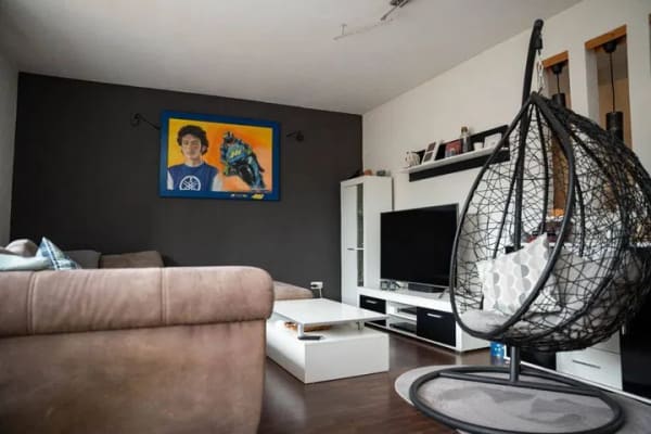 Immobilie in Leonberg - Viel Platz für die Familie: Gepflegtes Einfamilienhaus mit 160 m², 3 Garagen & großem Grundstück - Bild 2