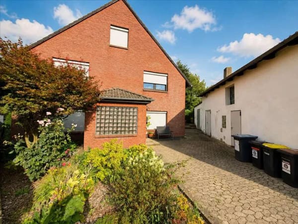 Immobilie in Wennigsen (Deister) - Wennigsen-Degersen | Großes EFH mit Ausbaupotenzial für die große Familie/Mehrgenerationenwohnen! - Bild 1