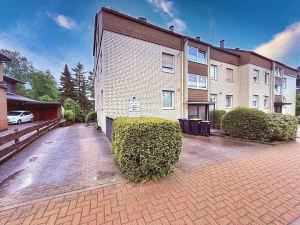 Immobilie in Burgdorf - Preisanpassung Helle 3-Zimmer-Wohnung Südbalkon im 1. Obergeschoss mit offener Garage, Waschkeller und Kellerraum - Bild 0