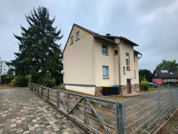 Immobilie in Hessisch Lichtenau - Mehrfamilienhaus mit Gartenhaus und angelegtem Grundstück zentrale Lage in Hessisch Lichtenau - Bild 1