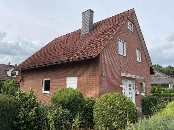 Immobilie in Essel - Schwarmstedt - ruhige Lage, "buntes" EFH, Kamin, Terrasse, 5 Zimmer, Garage, Carport, KP 339.000 € - Bild 0