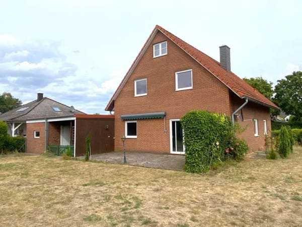 Immobilie in Essel - Schwarmstedt - ruhige Lage, "buntes" EFH, Kamin, Terrasse, 5 Zimmer, Garage, Carport, KP 339.000 € - Bild 2