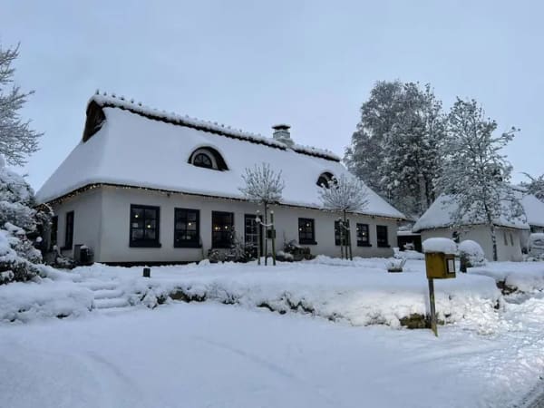 Immobilie in Güby - Wunderschönes Reetdachhaus mit modernem Anbau fussläufig nach Louisenlund - Bild 1