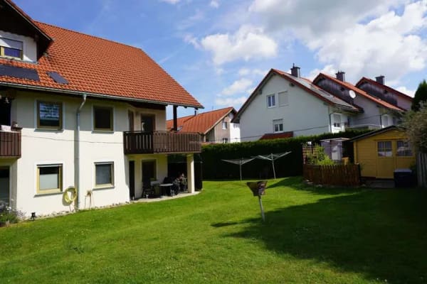 Immobilie in Weiler-Simmerberg - Schöne 2 Zimmer Terrassenwohnung mit Einbauküche, Garage, Keller in Weiler, gleich beziehbar - Bild 2