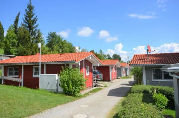 Immobilie in Weiler-Simmerberg - Tolles Ferienhaus zur Eigenverwendung und/oder Kapitalanlage im Westallgäu mit Alpenblick - Bild 0