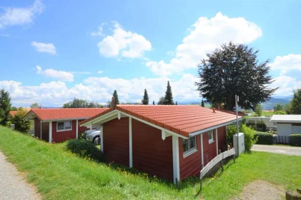 Immobilie in Weiler-Simmerberg - Tolles Ferienhaus zur Eigenverwendung und/oder Kapitalanlage im Westallgäu mit Alpenblick - Bild 2