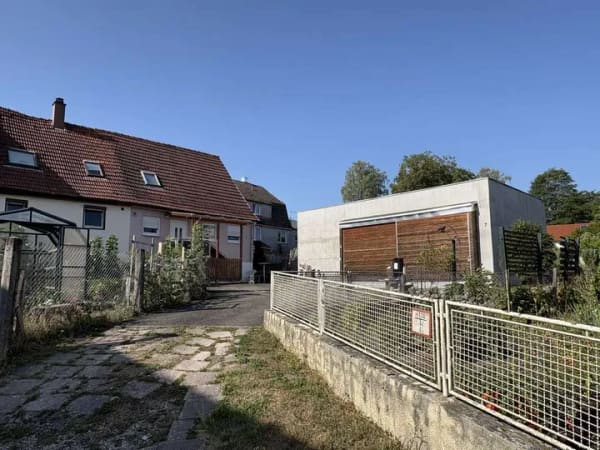 Immobilie in Gschwend - Kleines Haus mit Garten und großer Garage! - Bild 0