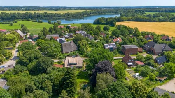 Immobilie in Behlendorf - Liebhaberobjekt in Behlendorf - Reetgedecktes Eichen-Fachwerkhaus mit Einliegerwohnung und großem... - Bild 2