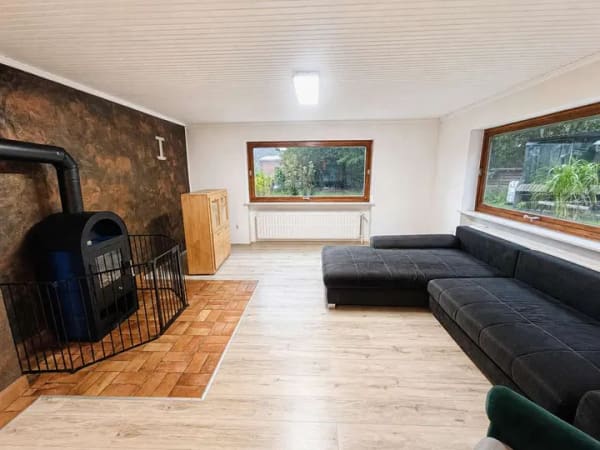 Immobilie in Falkenstein - Ebenerdiger 4-Zimmer-Bungalow bei Falkenstein – 920 m², Schwedenofen und Garage - Bild 1