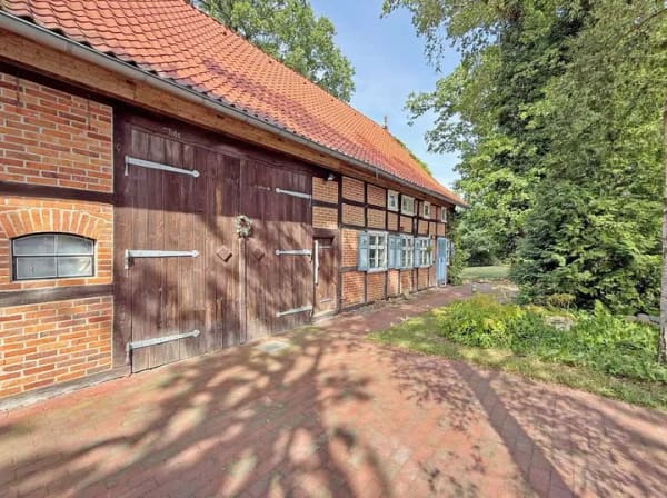 Immobilie in Seehausen - Ein Stück Geschichte zum Leben – Hofstelle mit Scheune, Remise und großzügigem Grundstück - Bild 1