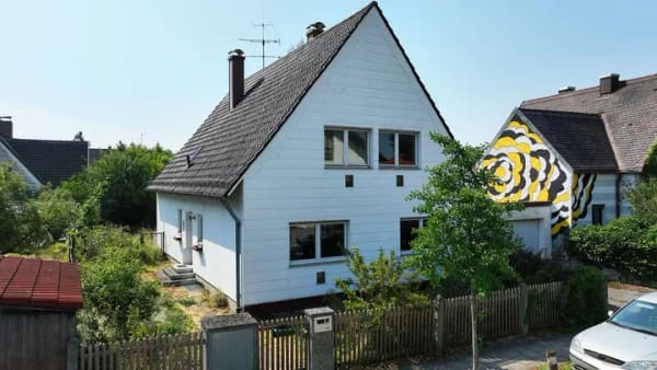 Immobilie in Feldkirchen - Neubau oder Modernisierung? Charmantes Wohngrundstück mit sanierungsbedürftigem Zweifamilienhaus - Bild 1