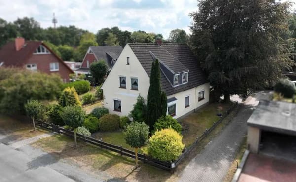 Immobilie in Lilienthal - Einfamilienhaus mit Doppelgarage und Garten in ruhiger Wohnlage - Bild 1
