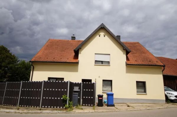 Immobilie in Velburg - Wohnhaus mit viel Platz und Gestaltungsspielraum - Bild 0