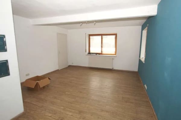Immobilie in Velburg - Wohnhaus mit viel Platz und Gestaltungsspielraum - Bild 2