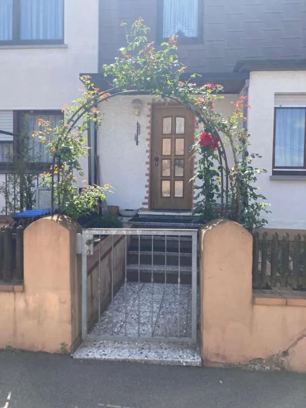 Immobilie in Steinenbronn - Älteres freistehendes  Einfamilienhaus 123  qm Wlf.  + 1 Stellpl. sonnige  Lage. Steinenbronn (BB) - Bild 0