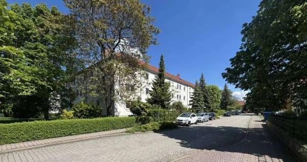 Immobilie in Bitterfeld-Wolfen - 67 m² Wohnfläche: Sanierte und bezugsfreie Eigentumswohnung mit Renditepotenzial in Wolfen - Bild 1