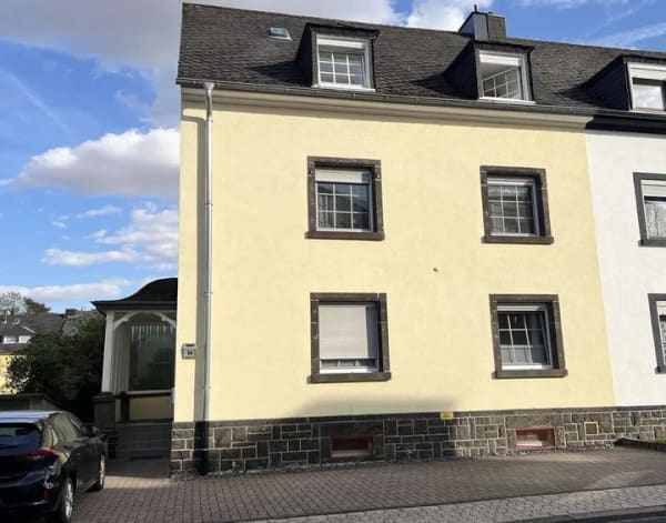 Immobilie in Mayen - Attraktives 3-Familienhaus mit Garten u. 3 Stellplätzen in ruhiger Wohnlage - Bild 1