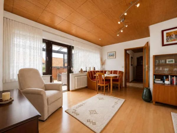 Immobilie in Rosengarten - Gemütliche 3-Zimmer-Dachgeschosswohnung – große verglaste Loggia & Stellplatz - Bild 3
