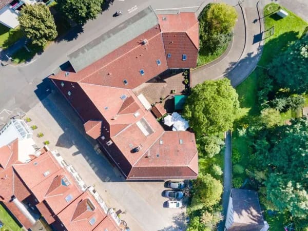 Immobilie in Bad Sooden-Allendorf - Einziehen und Wohlfühlen: Möblierte 2-Zimmer-Eigentumswohnung mit Loggia und Tiefgaragenstellplatz - Bild 2