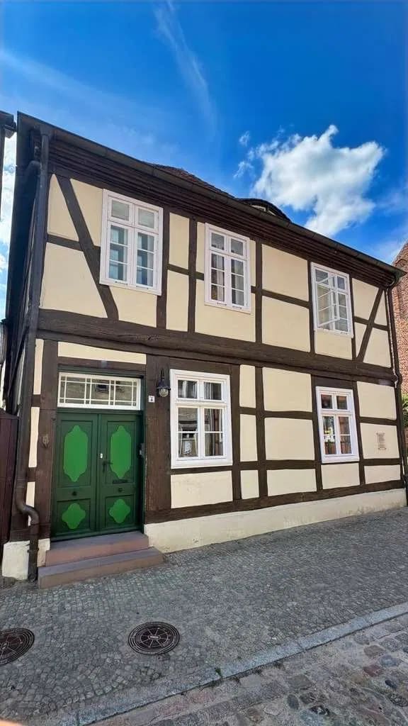 Immobilie in Lenzen (Elbe) - Vermietetes Denkmal - 2FH: Top-Invest! - Bild 1