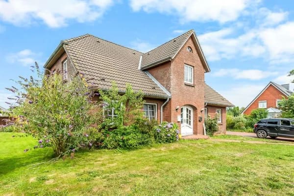 Immobilie in Risum-Lindholm - Einfamilienhaus mit zwei vermieteten Wohneinheiten - Bild 1