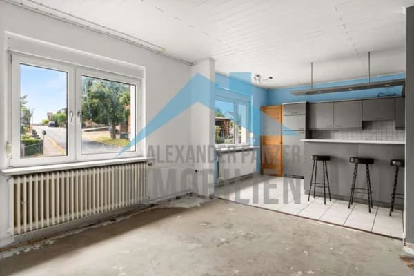 Immobilie in Ahnatal - Renovierungsbedürftiges Zweifamilien mit Keller und Garage in ruhiger Wohnlage von Ahnatal-Weimar! - Bild 4