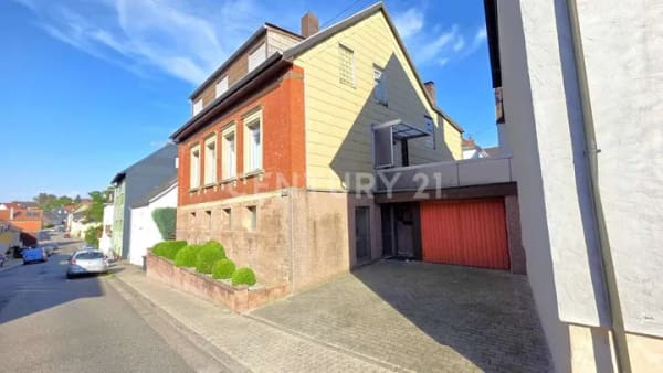 Immobilie in Friedrichsthal - Attraktives Freistehendes Einfamilienhaus mit Garten und Garage in Friedrichsthal-Bildstock - Bild 2