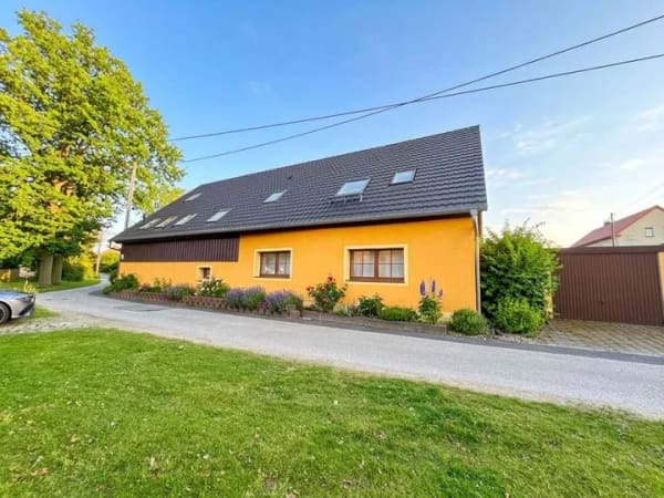 Immobilie in Bischofswerda - Charme, der Sie willkommen heißt! Liebevoll saniertes Bauernhaus sucht eine Familie! - Bild 2