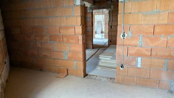 Immobilie in Staufenberg - Mehrfamilienhaus im erweiterten Rohbau - Bild 1