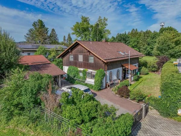 Immobilie in Seeshaupt - Seeshaupt - Großzügiges Zweifamilienhaus, eine Wohnung vermietet, unweit zum Starnberger See - Bild 0